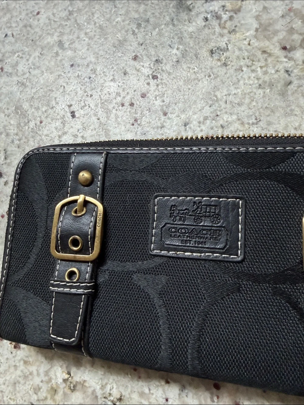 Coach Black Gold Buckle Wallet Y2K Leather Print Zipper Closure Vintage
